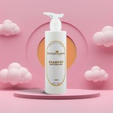 Shampoo per capelli grassi alla radice. Nutre e purifica il cuoio capelluto, lo shampoo dona ai capelli un aspetto sano e vitale grazie alle spiccate proprietà detergenti dell’argilla. Assieme all'acqua e oli essenziali questa sostanza è in grado di incorporare al suo interno le impurità depositate sui capelli oltre che le particelle di sebo. L’estratto d’ortica, invece, è stimolante per il microcircolo cutaneo, anti-caduta, sebo-riequilibrante e rinforzante per le nostre chiome.

