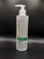 Shampoo per capelli grassi alla radice. Nutre e purifica il cuoio capelluto, lo shampoo dona ai capelli un aspetto sano e vitale grazie alle spiccate proprietà detergenti dell’argilla. Assieme all'acqua e oli essenziali questa sostanza è in grado di incorporare al suo interno le impurità depositate sui capelli oltre che le particelle di sebo. L’estratto d’ortica, invece, è stimolante per il microcircolo cutaneo, anti-caduta, sebo-riequilibrante e rinforzante per le nostre chiome.